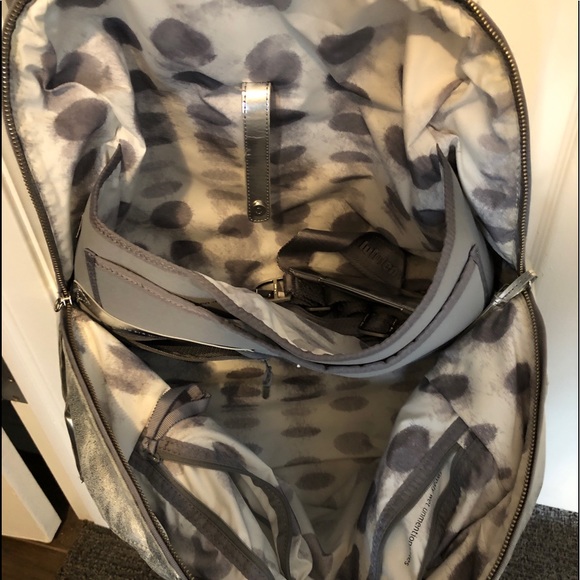 Lululemon silver duffel bag - Picture 8 of 8